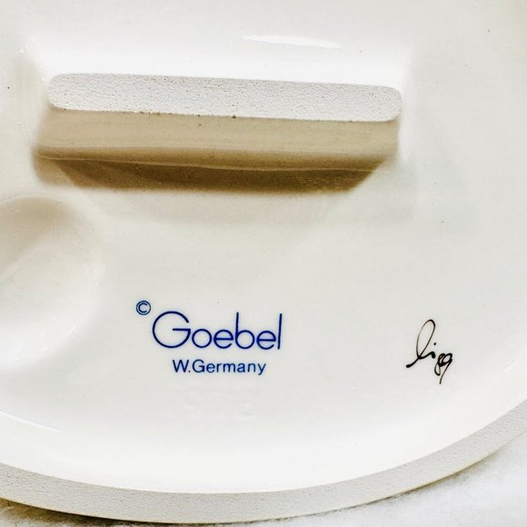 Goebel Hummel #412 "Bath Time" TMK6 (1990) - Picture 14 of 14